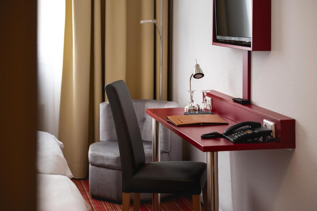דיסלדורף Hotel Astra מראה חיצוני תמונה