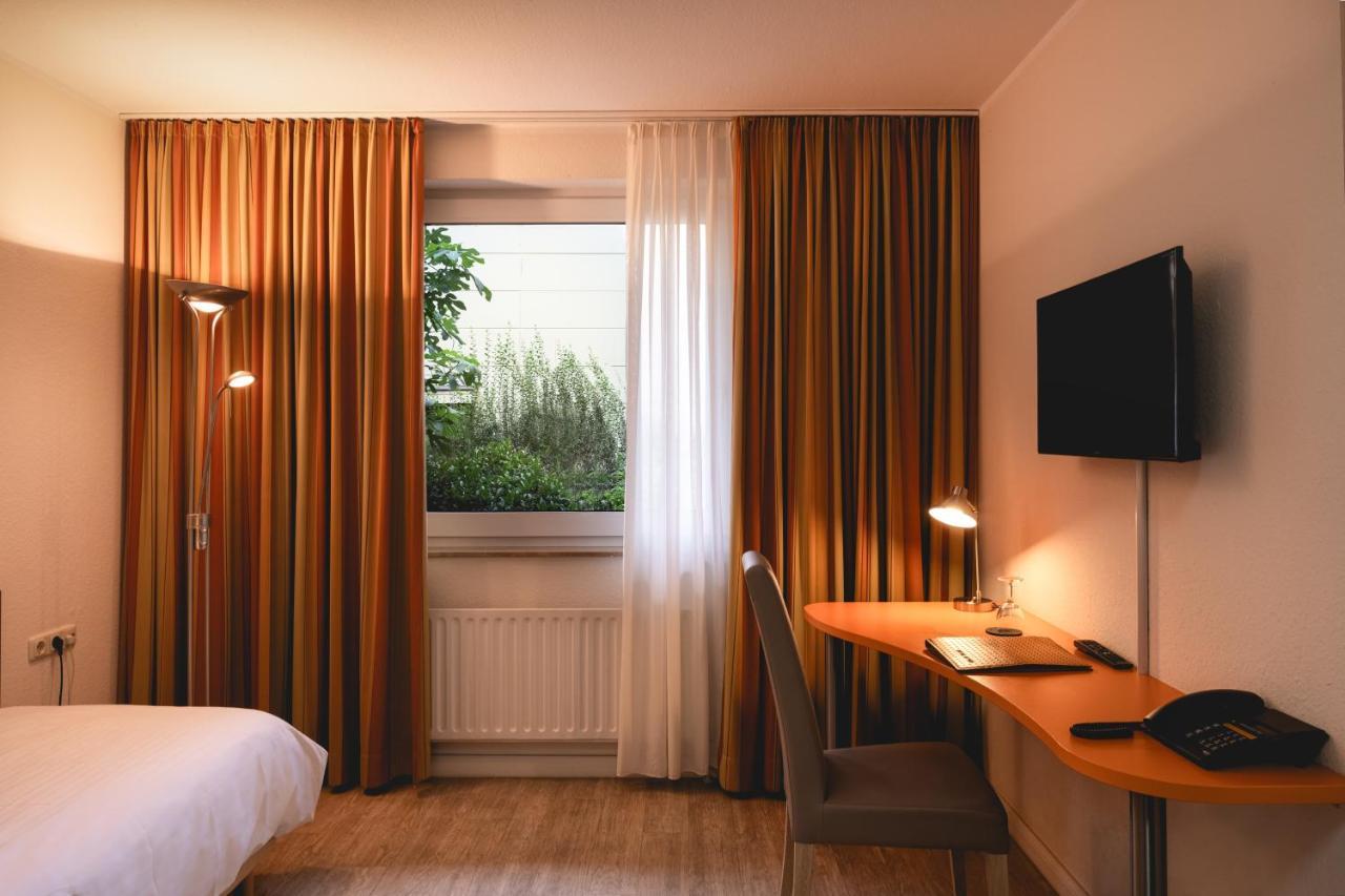 דיסלדורף Hotel Astra מראה חיצוני תמונה