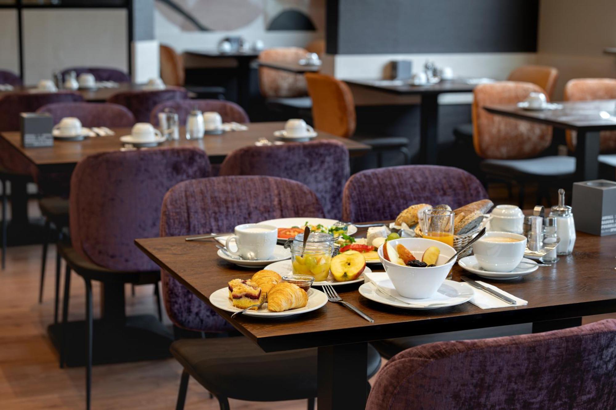 דיסלדורף Hotel Astra מראה חיצוני תמונה