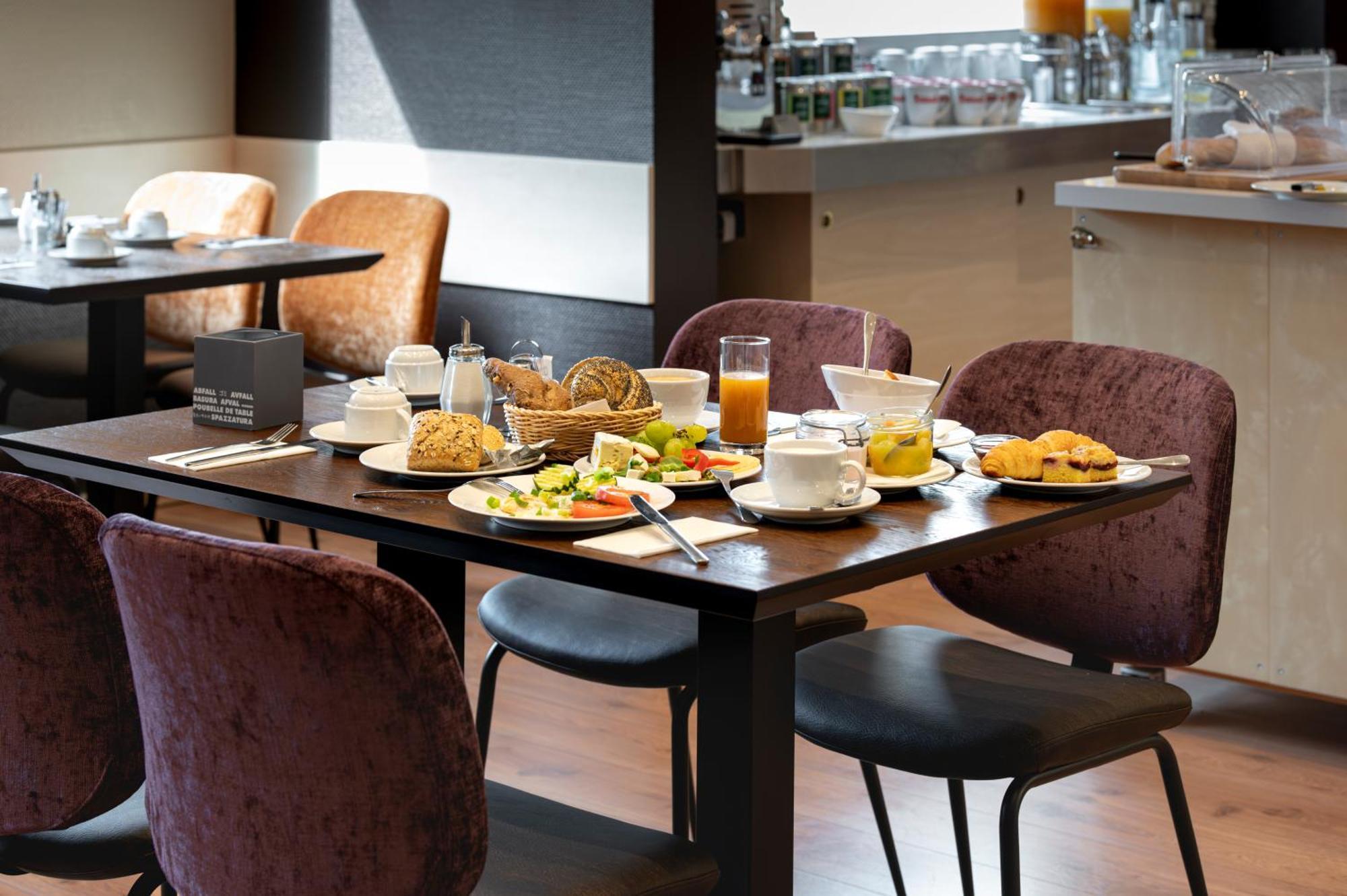 דיסלדורף Hotel Astra מראה חיצוני תמונה