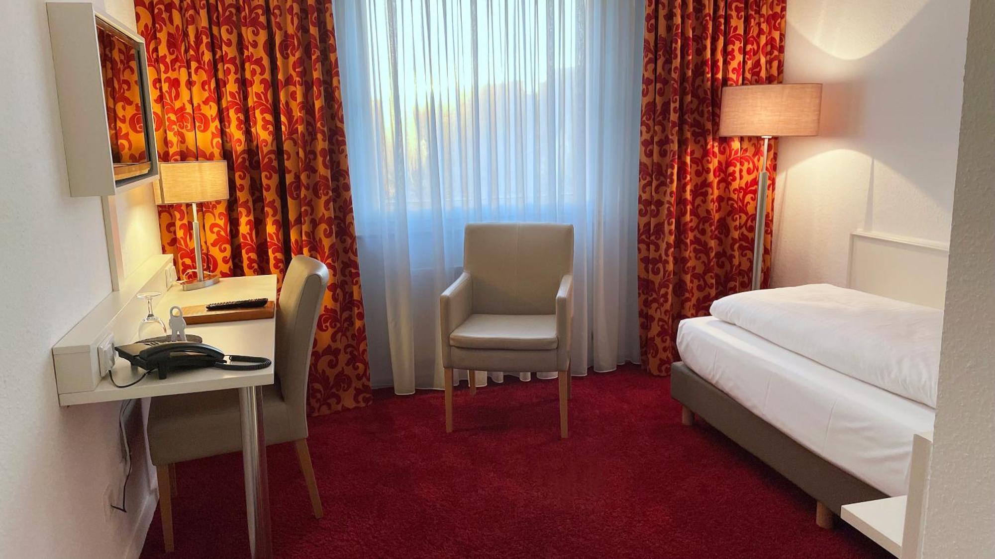 דיסלדורף Hotel Astra מראה חיצוני תמונה