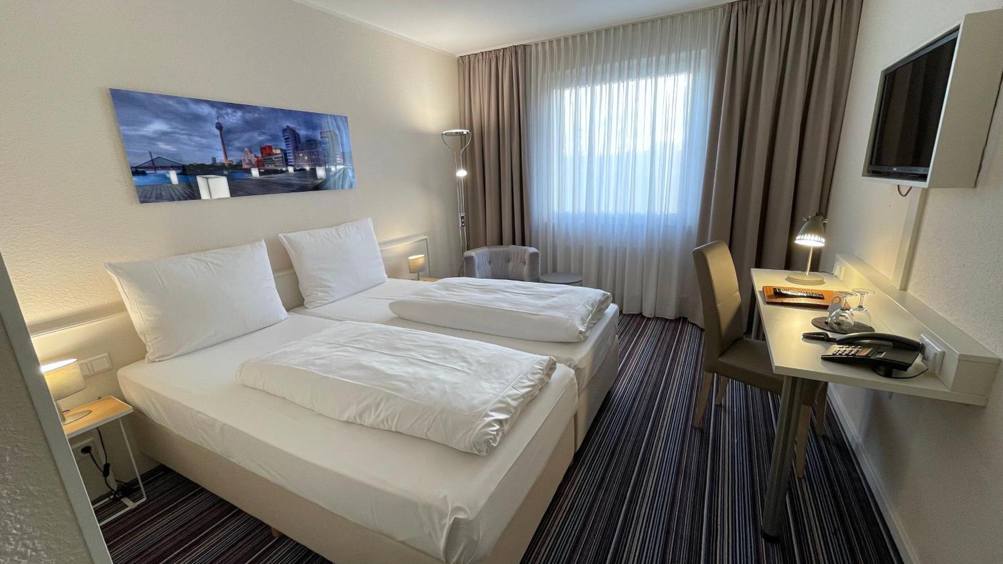 דיסלדורף Hotel Astra מראה חיצוני תמונה