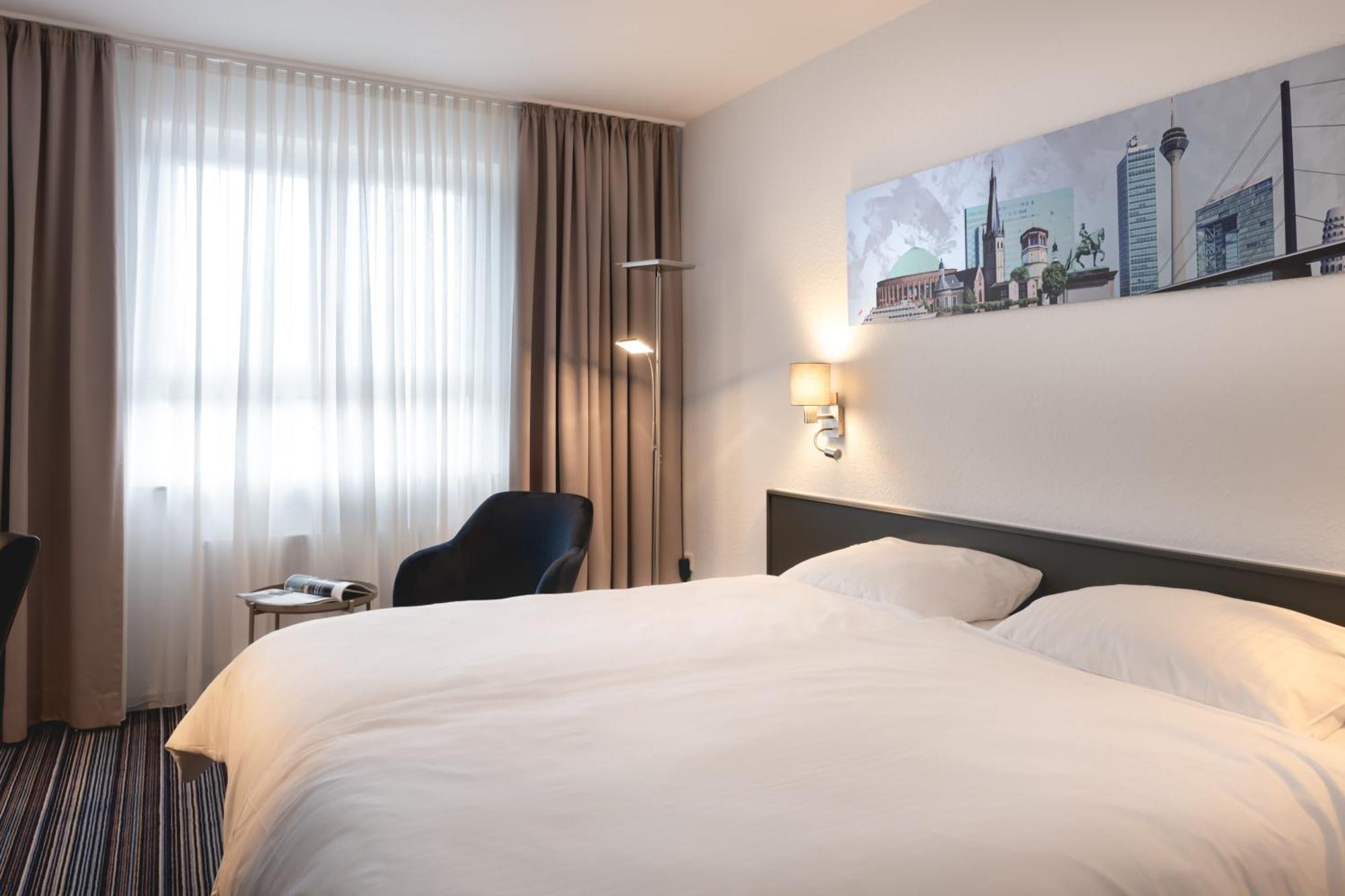 דיסלדורף Hotel Astra מראה חיצוני תמונה