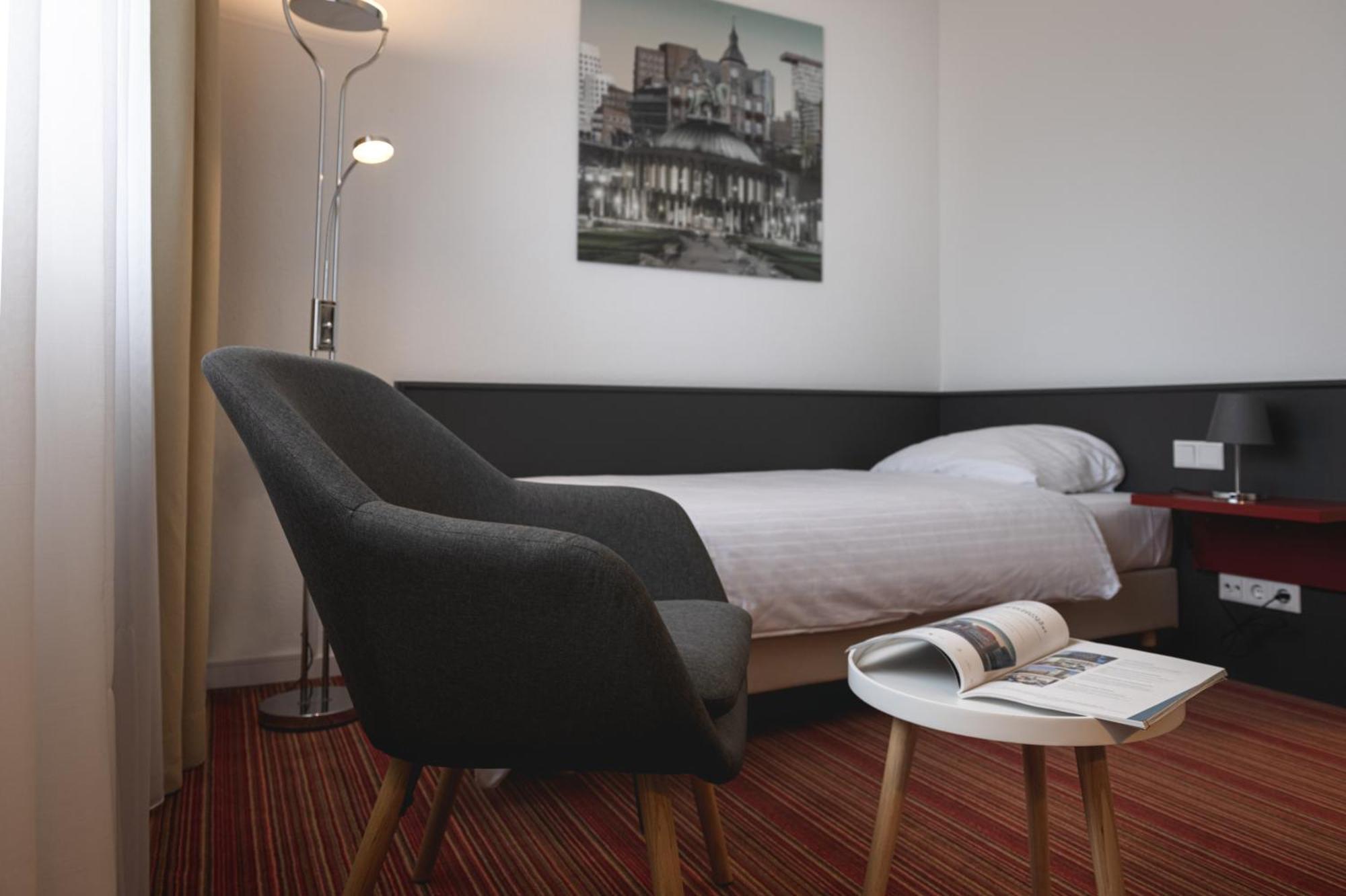 דיסלדורף Hotel Astra מראה חיצוני תמונה