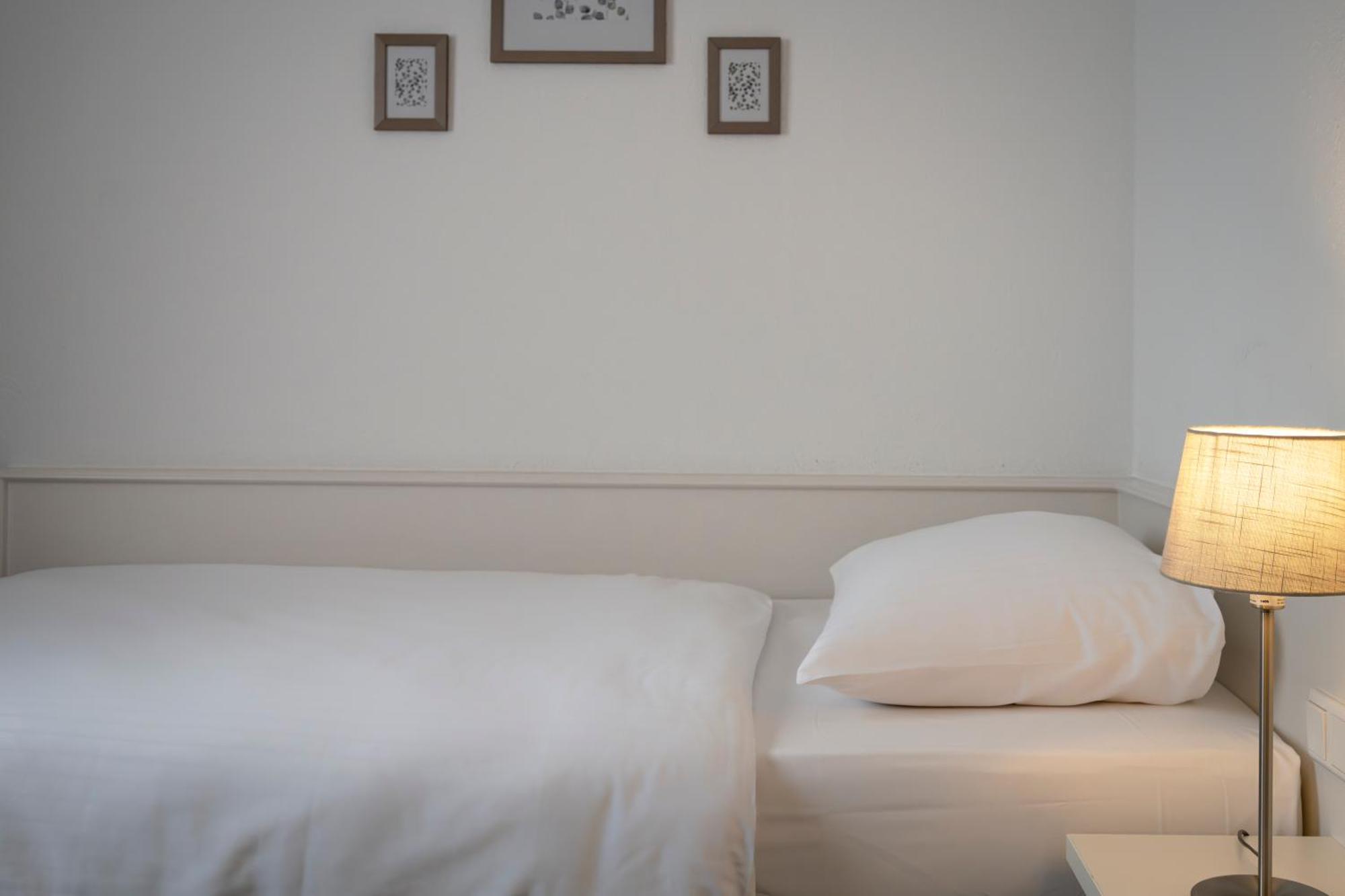 דיסלדורף Hotel Astra מראה חיצוני תמונה
