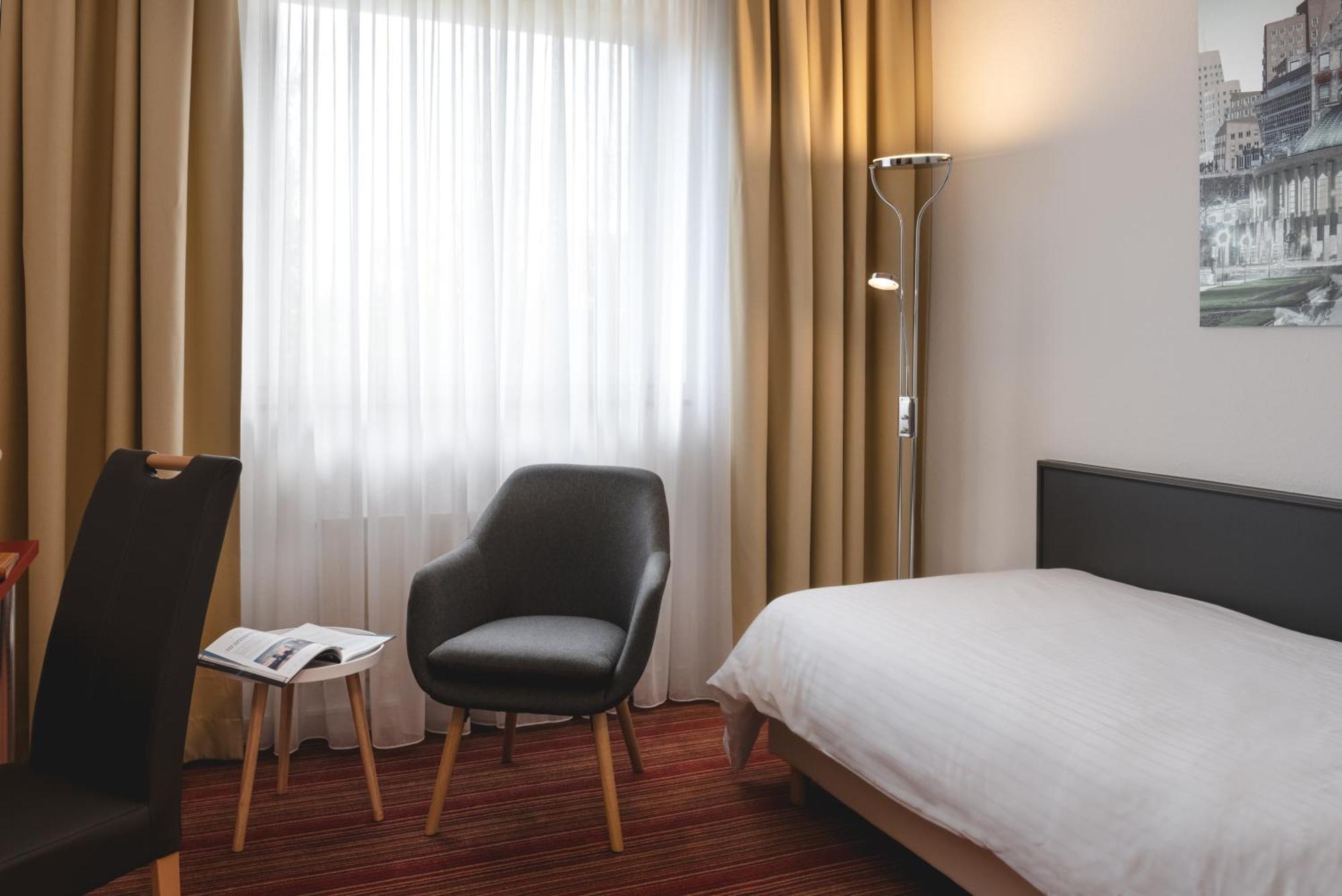 דיסלדורף Hotel Astra מראה חיצוני תמונה