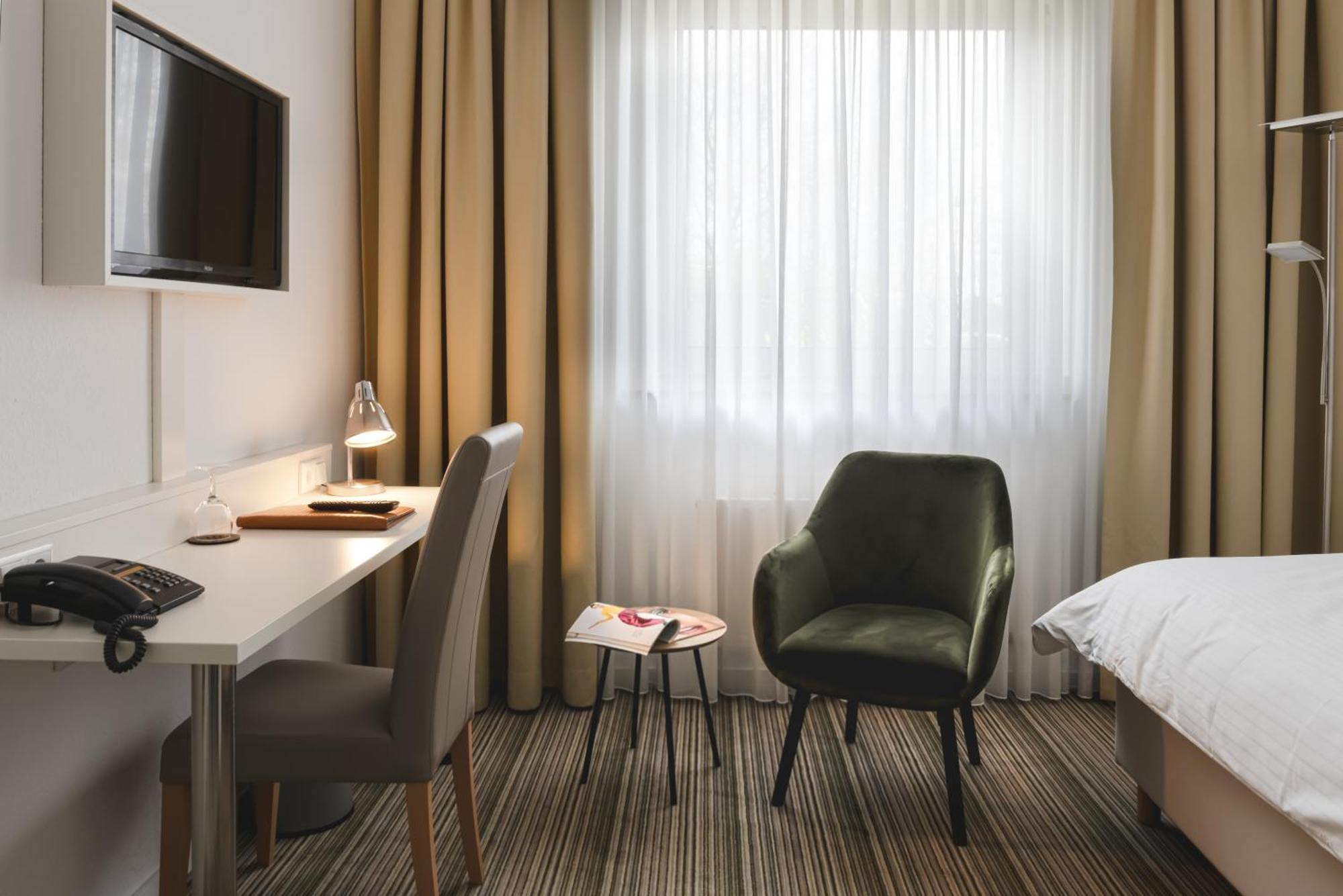 דיסלדורף Hotel Astra מראה חיצוני תמונה
