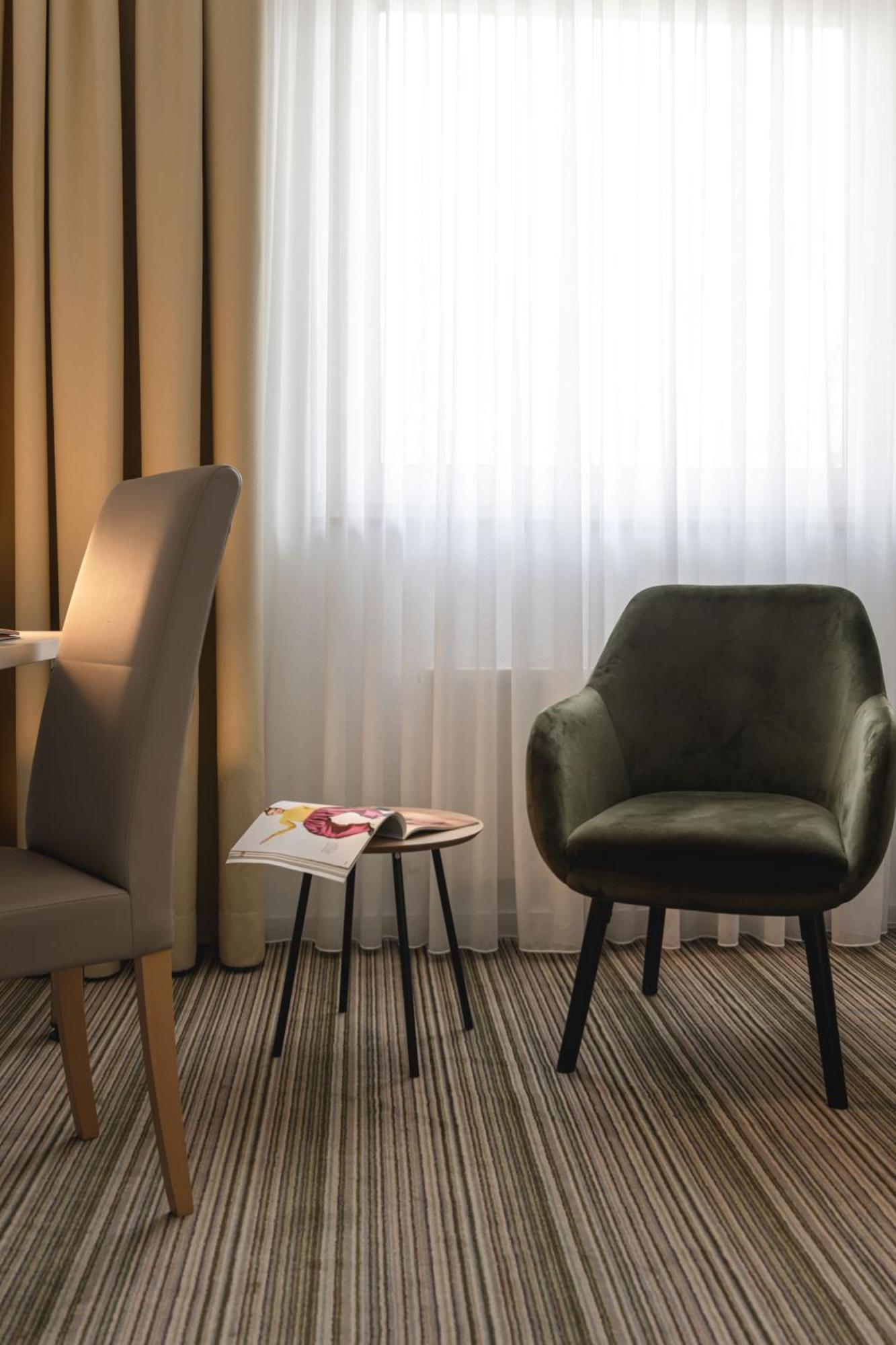 דיסלדורף Hotel Astra מראה חיצוני תמונה