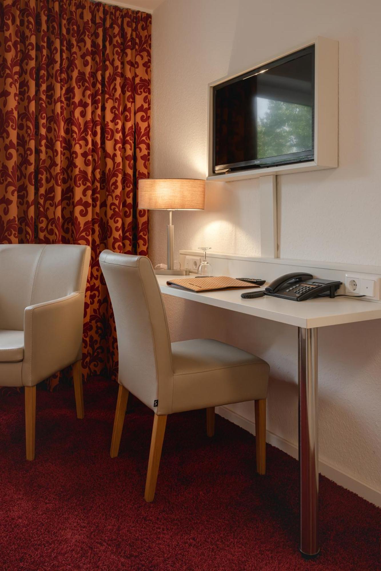 דיסלדורף Hotel Astra מראה חיצוני תמונה