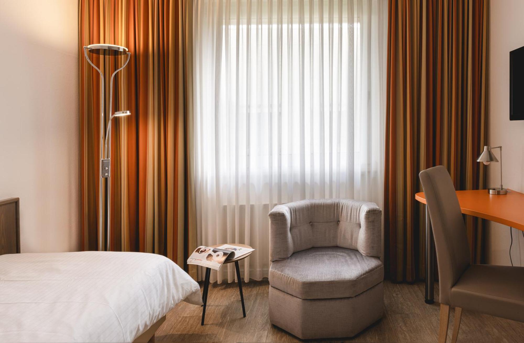 דיסלדורף Hotel Astra מראה חיצוני תמונה