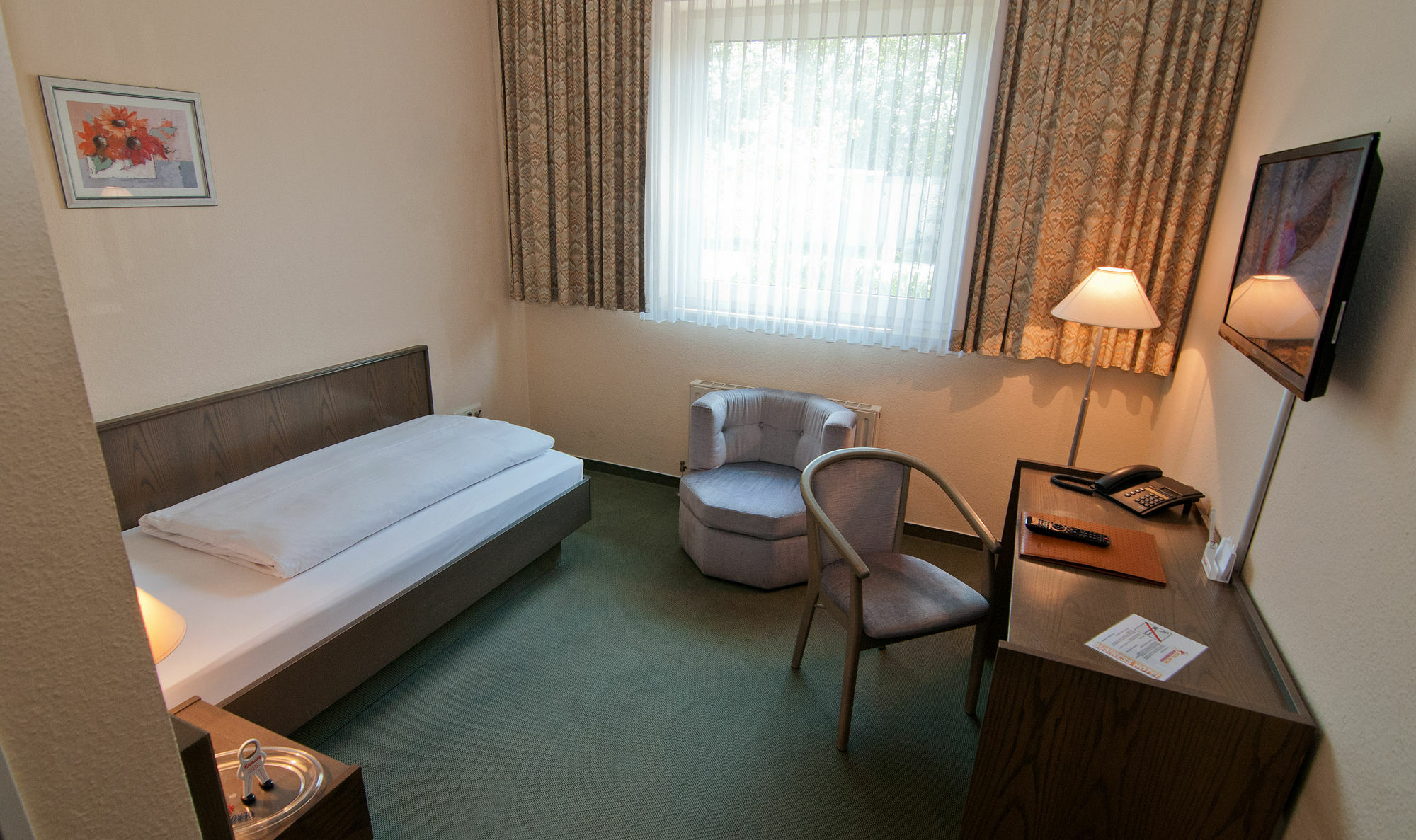 דיסלדורף Hotel Astra מראה חיצוני תמונה
